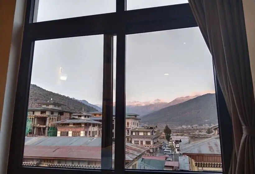 اتاق لوکس, Nirvana Inn