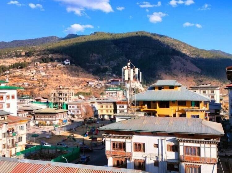 اتاق لوکس, Nirvana Inn