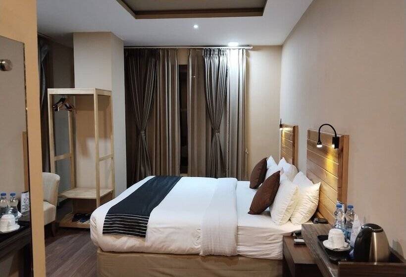 اتاق لوکس, Nirvana Inn