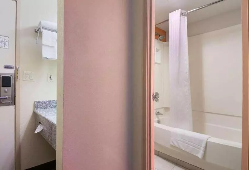 ２ダブルベッドのスタンダードルーム, Rodeway Inn Wormleysburg – Harrisburg