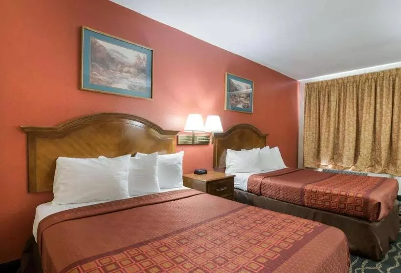 ２ダブルベッドのスタンダードルーム, Rodeway Inn Wormleysburg – Harrisburg
