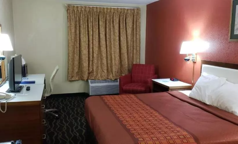キングサイズベッドのスタンダードルーム, Rodeway Inn Wormleysburg – Harrisburg