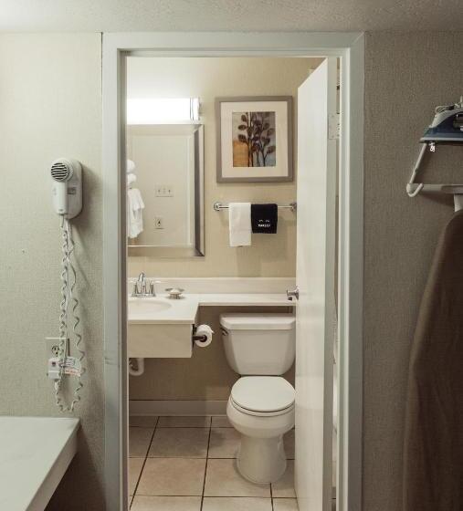 带阳台的三人标准间, The Durango Lodge