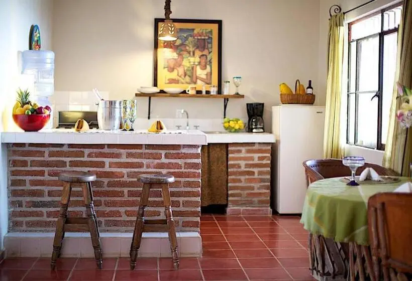 استودیوی استاندارد, La Quinta Del Sol