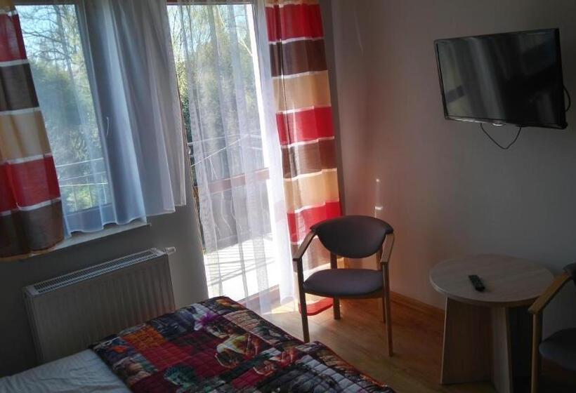 غرفة عائلية, Maczek