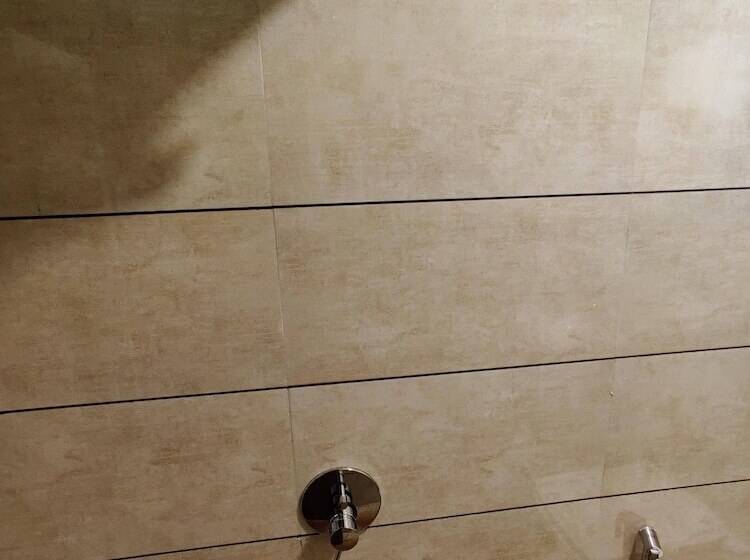 Номер Deluxe, Atharva Residency