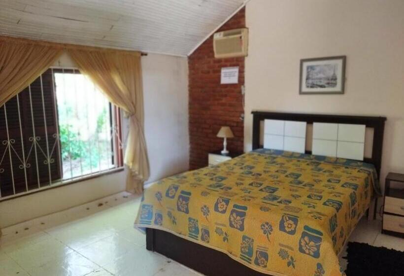 샬레, Hostel Das Estrelas