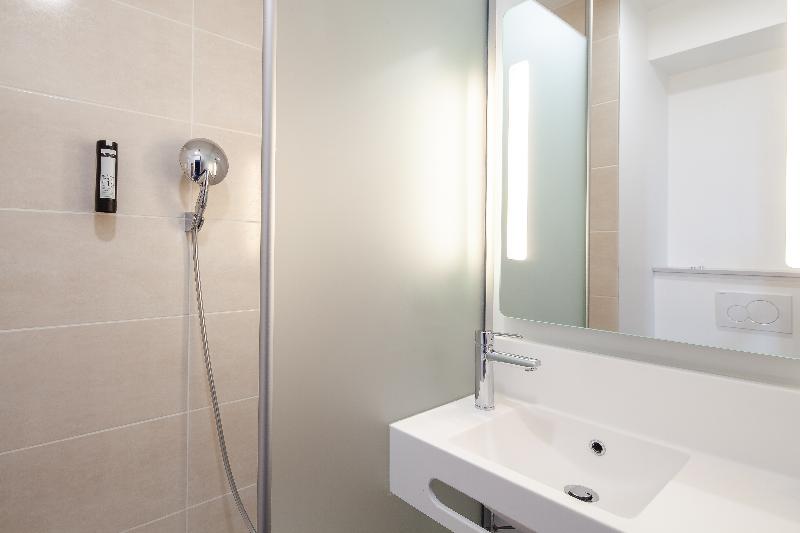 Номер Стандарт Трехместный, B&b Hotel Massy Gare Tgv