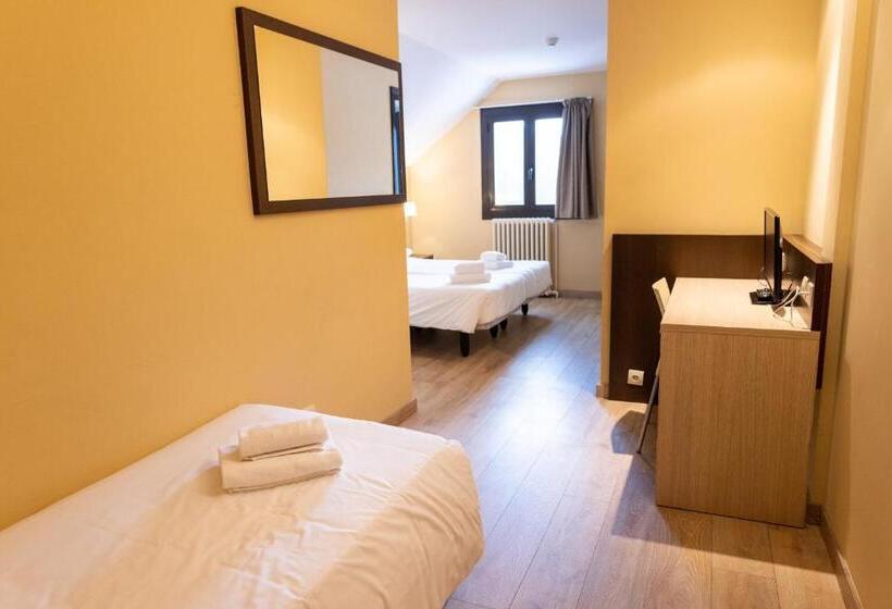 חדר סטנדרט לשלושה, Port 1730