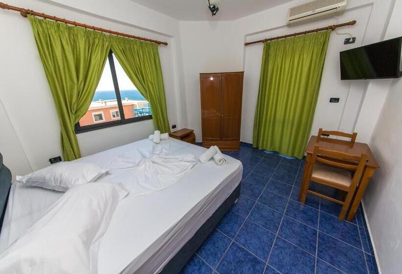 غرفة قياسية مطلّة علي البحر مزوَّدة بشُرفة, Blue Saranda