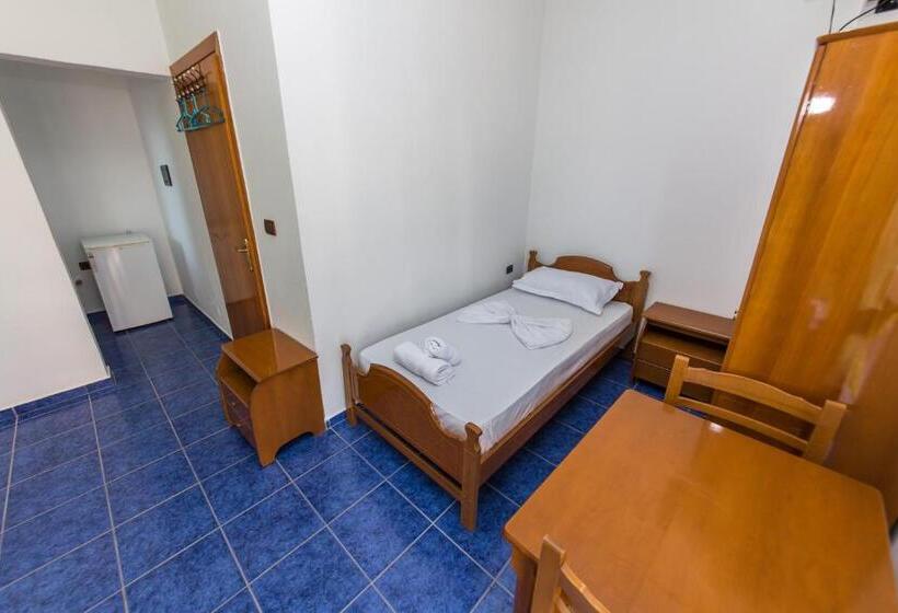 اتاق استاندارد چهارنفره با بالکن, Blue Saranda