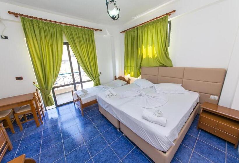 اتاق استاندارد چهارنفره با بالکن, Blue Saranda