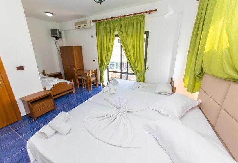 اتاق استاندارد چهارنفره با بالکن, Blue Saranda