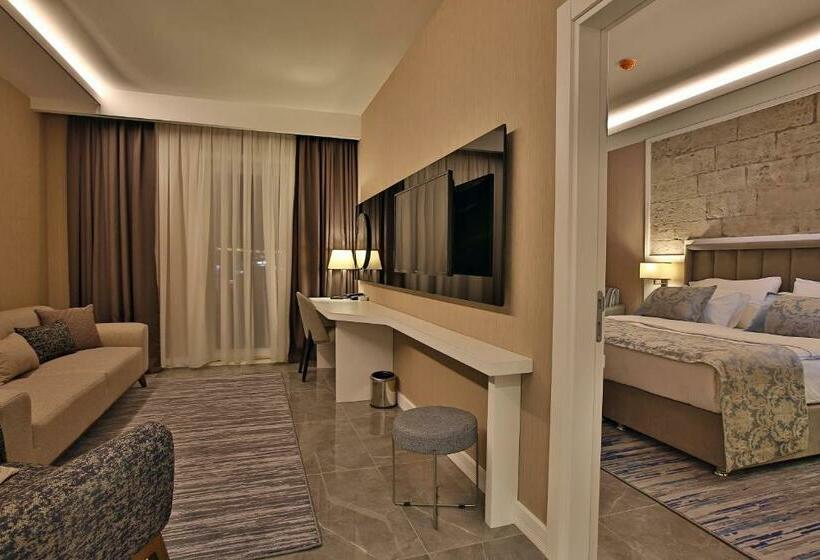 Suite King Size Bed, Mardin Airport