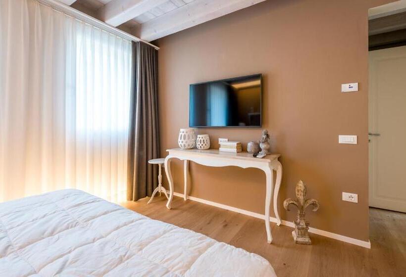 חדר סופריור עם מיטת קינג, Borghetto San Biagio Relais Agriturismo