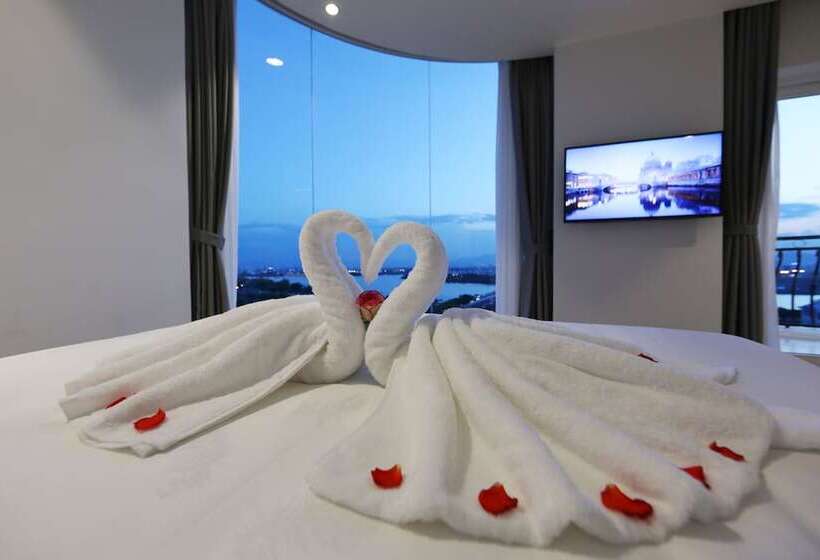 سوئیت با چشم‌انداز رودخانه, Rhm Luxury Hotel And Suite