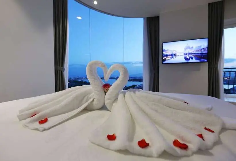 سوئیت با چشم‌انداز رودخانه, Rhm Luxury Hotel And Suite