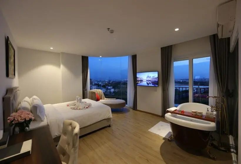سوئیت با چشم‌انداز رودخانه, Rhm Luxury Hotel And Suite