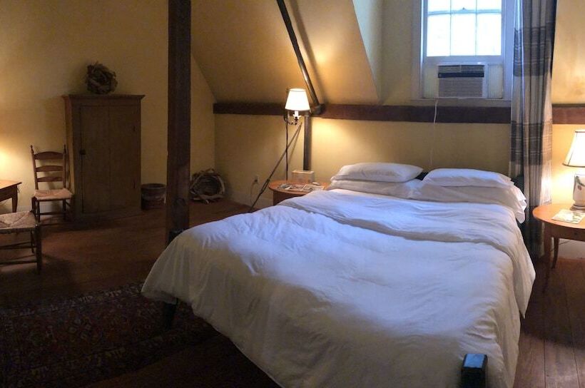 غرفة سوبيريور, Gedney Farm