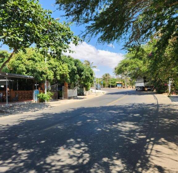 اتاق استاندارد سه تخته با چشم‌انداز باغ, Goc Bien Homestay