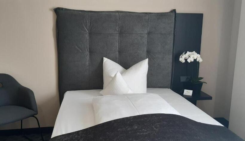 Standard Yhden Hengen Huone, Remstal