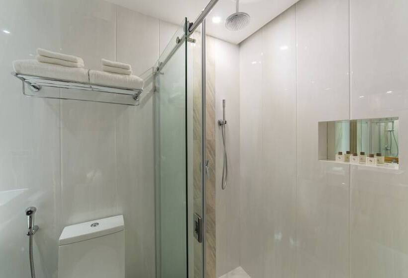 اتاق لوکس با بالکن, Samann Host