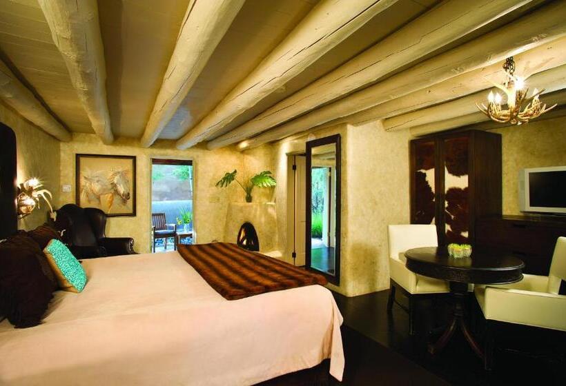 带大床的豪华间, El Monte Sagrado Resort & Spa