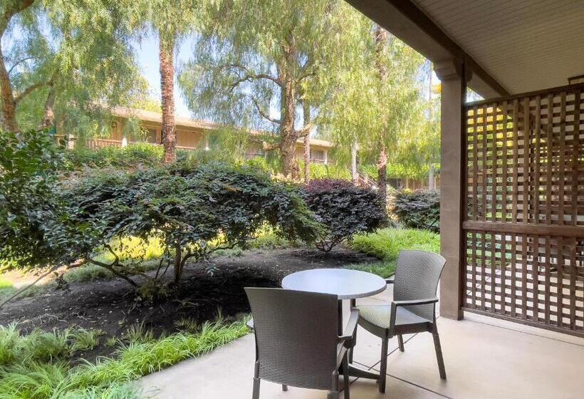 غرفة ديلوكس سرير كينج, El Pueblo Inn