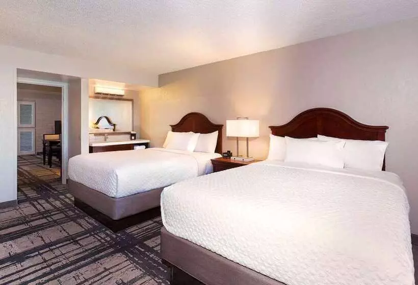 سوییت, Embassy Suites By Hilton Las Vegas