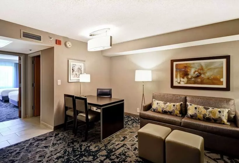 ２ダブルベッドのスタンダードルーム, Embassy Suites By Hilton Raleigh Durham Research Triangle