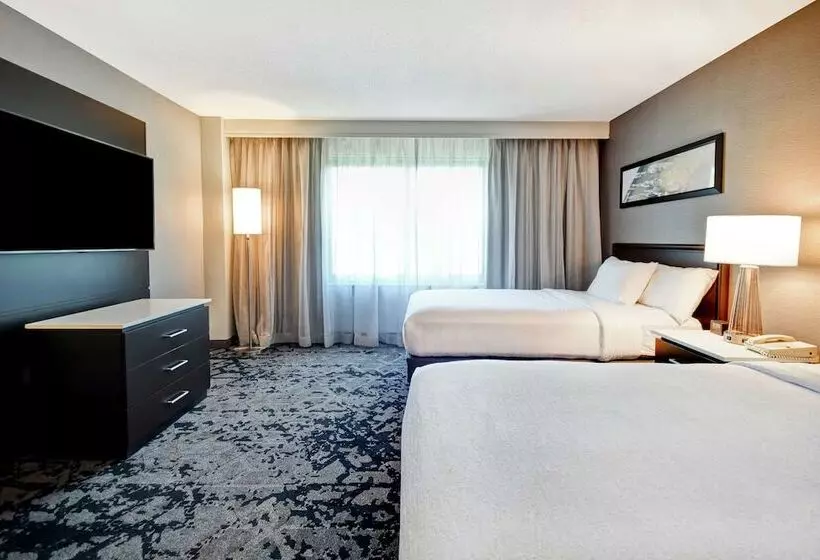 ２ダブルベッドのスタンダードルーム, Embassy Suites By Hilton Raleigh Durham Research Triangle