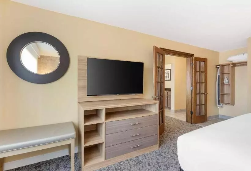キングサイズベッドのスイートルーム, Best Western Glenview   Chicagoland Inn And Suites