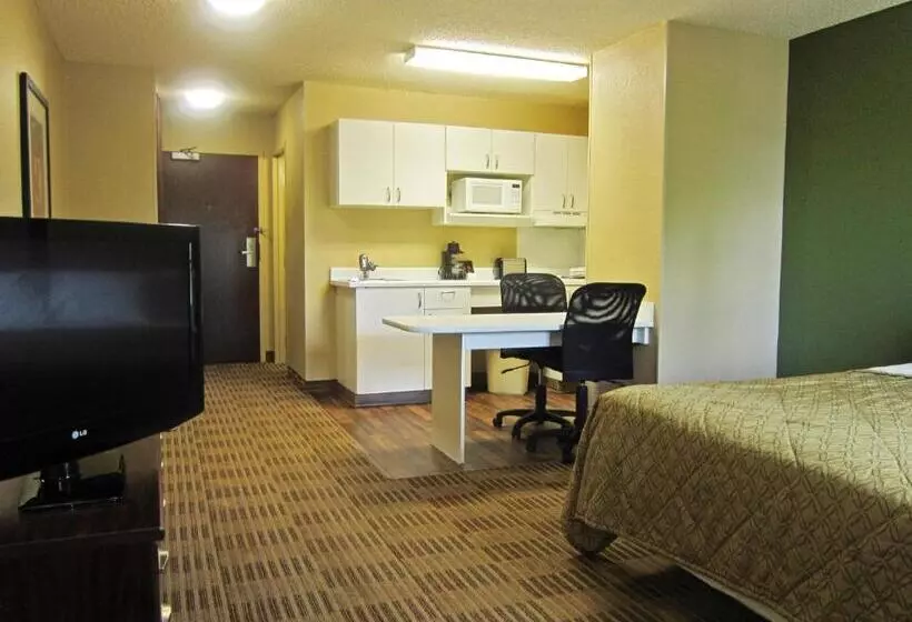 キングサイドベッドのスタンダードワンルーム, Extended Stay America Suites  Toledo  Holland