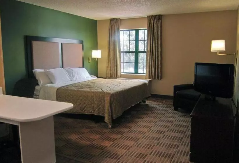 キングサイドベッドのスタンダードワンルーム, Extended Stay America Suites  Toledo  Holland