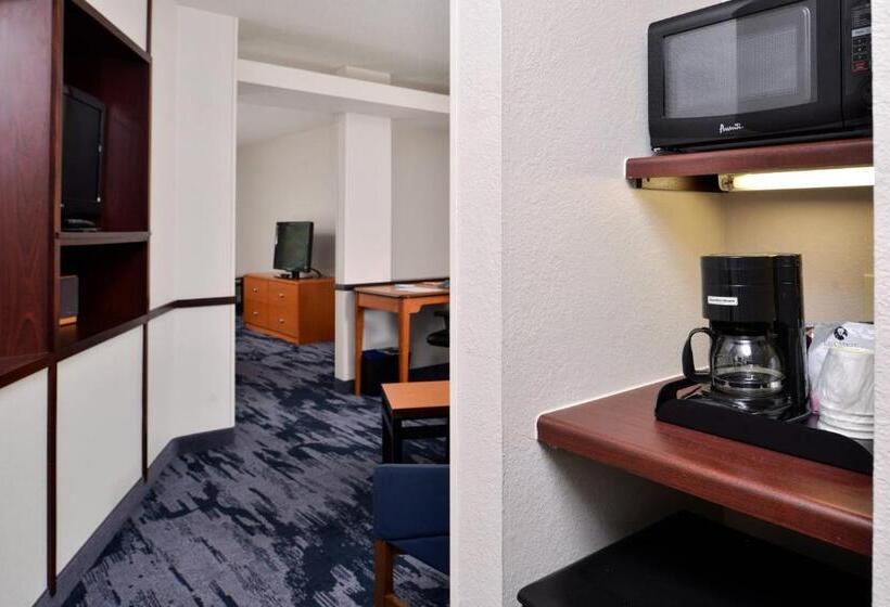 스탠다드 스튜디오, Fairfield Inn And Suites Beloit