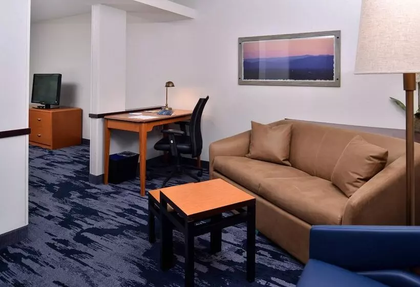 スタンダードスタジオ, Fairfield Inn And Suites Beloit