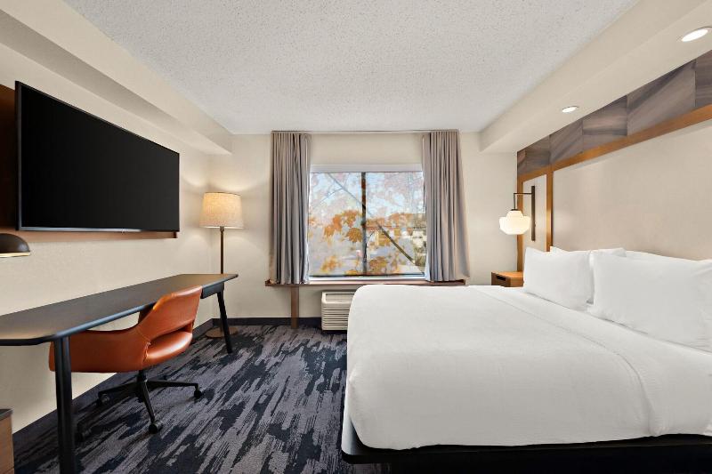 带大床的标准工作室, Fairfield By Marriott Chesapeake