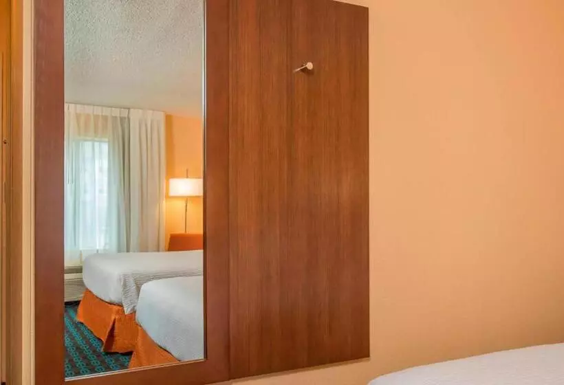 キングサイズベッドのスタンダードルーム, Fairfield Inn & Suites By Marriott Frederick