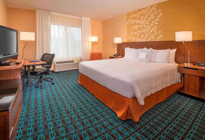 キングサイズベッドのスタンダードルーム, Fairfield Inn & Suites By Marriott Frederick