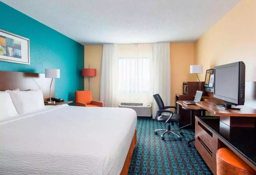 キングサイズベッドのスタンダードルーム, Fairfield Inn & Suites Springfield