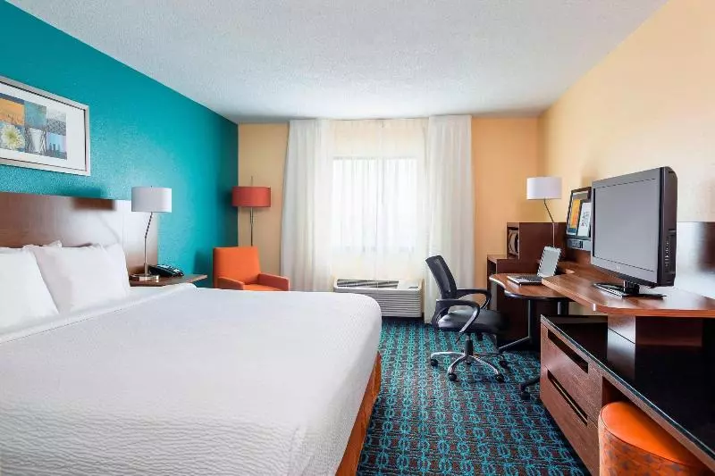 キングサイズベッドのスタンダードルーム, Fairfield Inn & Suites Springfield
