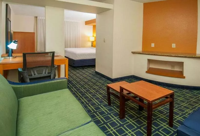 キングサイズベッドのスイートルーム, Quality Inn & Suites