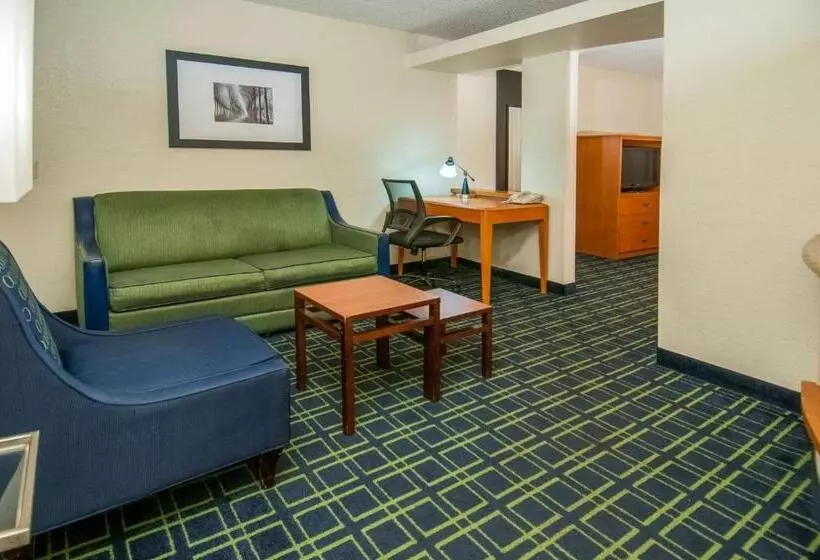 キングサイズベッドのスイートルーム, Quality Inn & Suites