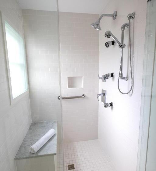 Люкс, The Inn At English Meadows