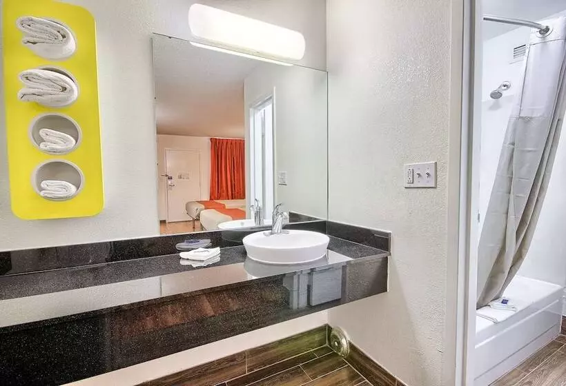 ２ダブルベッドのスタンダードルーム, Motel 6 Columbus, Oh  West