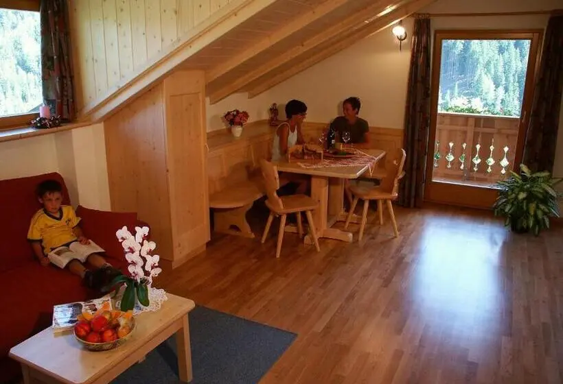 1 Bedroom Penthouse Apartment, Agriturismo Corjel