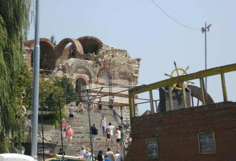 اتاق استاندارد, Emona Guest House