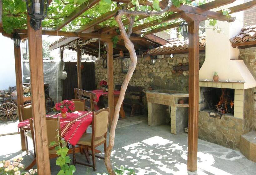 سوییت جونیور با چشم‌انداز دریا, Emona Guest House