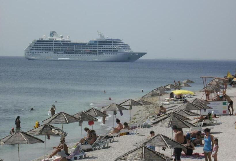 سوییت با چشم‌انداز دریا, Emona Guest House