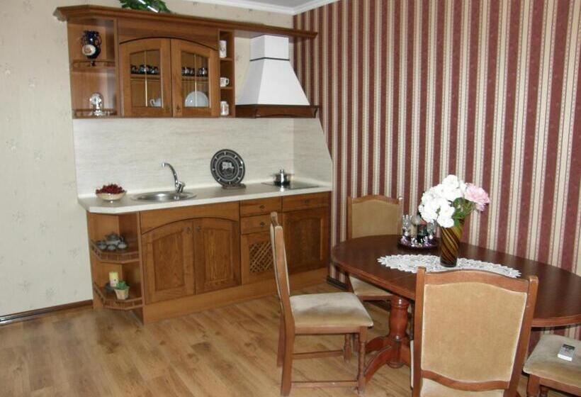 استودیو استاندارد با چشم‌انداز باغ, Emona Guest House